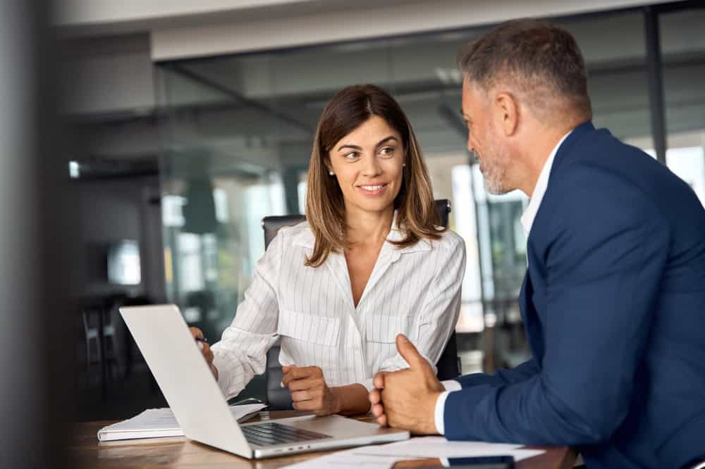 Professional live chat monitoring for customer support optimization and real-time engagement.