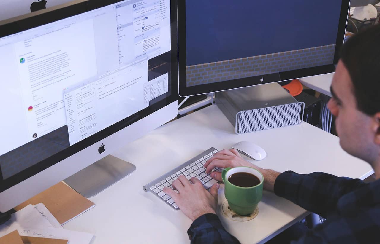 Real-time live chat monitoring for enhanced customer engagement and support.