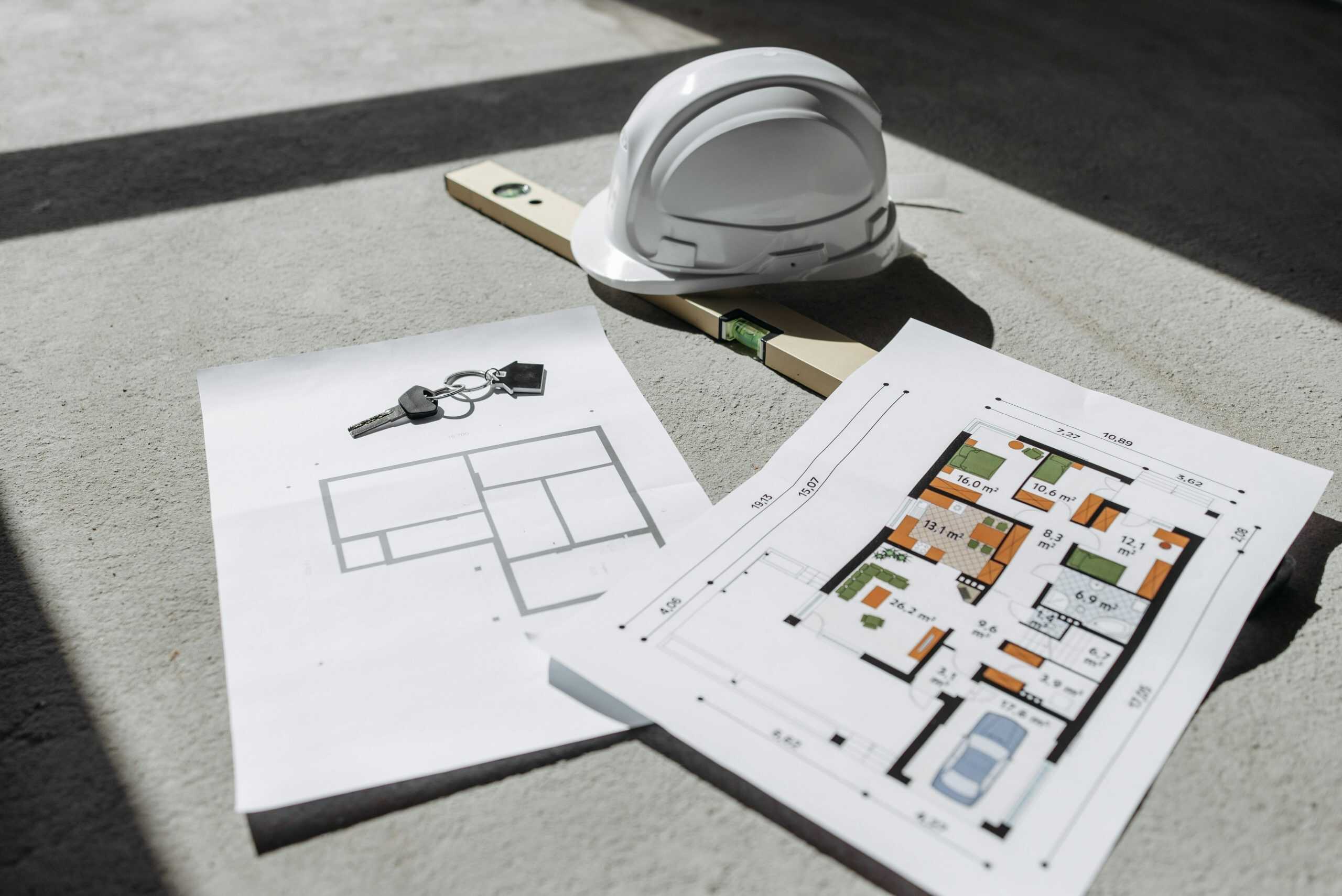 Precise alt text for live chat monitoring and construction site safety planning.