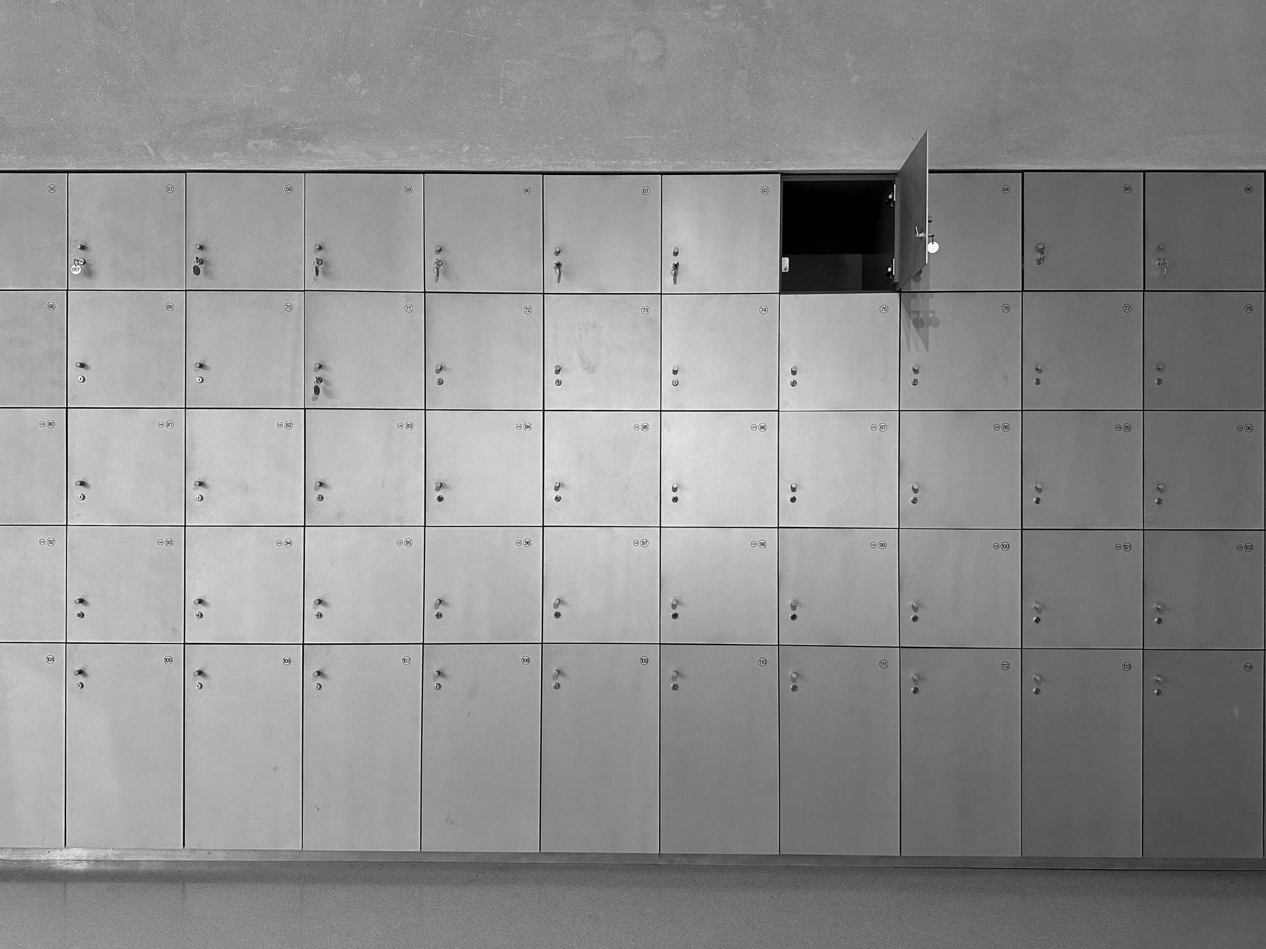 Secure lockers for live chat monitoring and customer service agents.